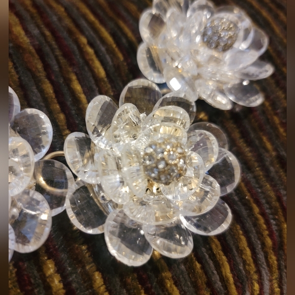 FLORAL NECKLESS - Picture 3 of 9